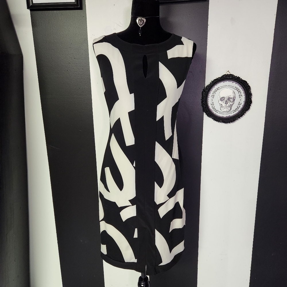 Swirled abstract tunic dress - Picture 2 of 5